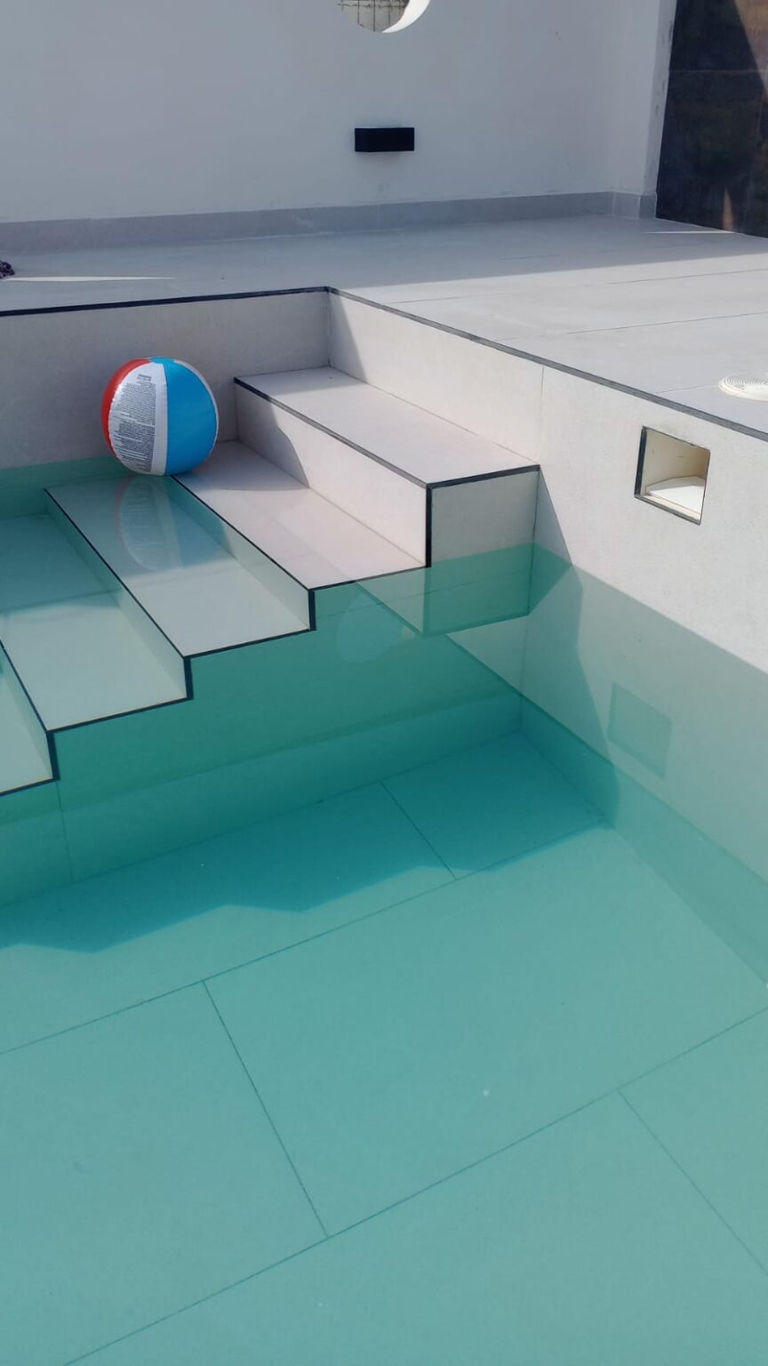 Reparación de grietas en el vaso de la piscina